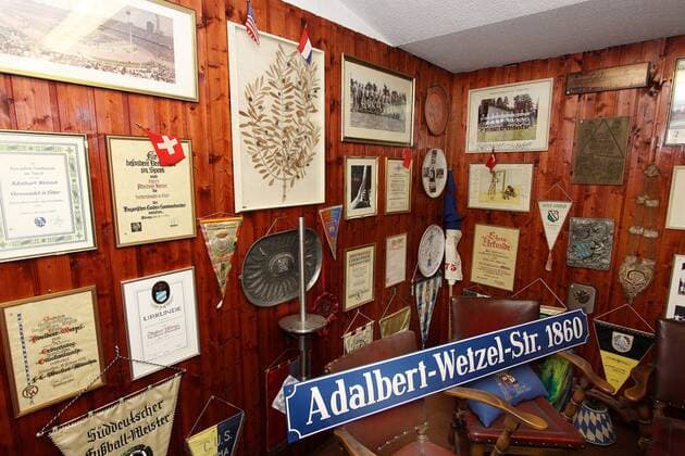 Wetzel Museum im Münchner Olympiastadion, benannt nach dem ehemaligen Präsidenten Adalbert Wetzel (1860) Fußball 2. BL Herren Saison 2008 2009, TSV 1860 München, Wetzel Museum, Vereinmuseum, Ausstellung, Gruppe Olympiastadion München