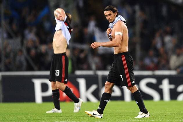 Paolo Maldini (AC Mailand, re.) - Abgang -  Fußball Herren Serie A 2008 2009, 1. Liga, AC Mailand, Milan Gruppe Udine Enttäuschung,