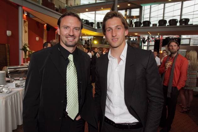 Torwart Rene Adler (Bayer 04 Leverkusen, re.) und Jens Nowotny (beide Deutschland) bei der Danke Erfurt Gala der Clemens Fritz Stiftung Fußball Herren Danke Erfurt Stiftung 2009, Gala, privat, Gruppe Erfurt