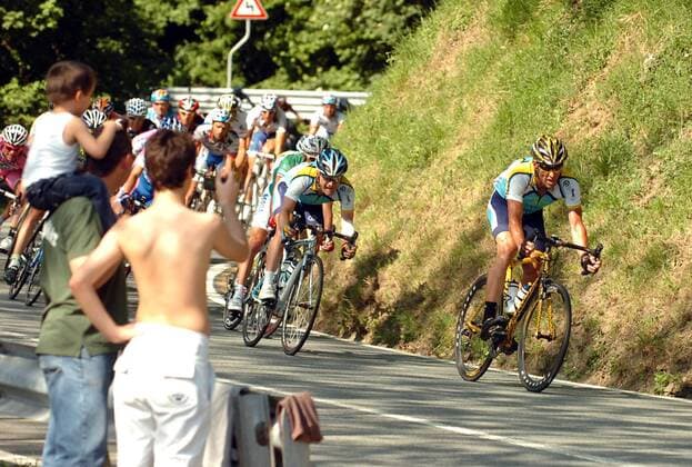 Lance Armstrong (re.) und Levi Leipheimer (beide USA beide Astana) während der Abfahrt -  Radsport Herren Giro d Italia 2009, dItalia, Straßenradsport, Straße, Rad Totale 11. Etappe: Turin - Arenzano Dynamik,