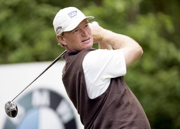 Ernie Els (Südafrika) - EDITORIAL USE ONLY. No use with unauthorised audio, video, data, fixture lists, club league logos or live services. Online in-match use limited to 120 images, no video emulation. No use in betting, games or single club league player publications. Golf Herren BMW PGA Championship 2009, European Tour, Einzelbild Wentworth Surrey, Virginia Water