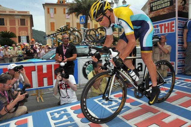Lance Armstrong (USA Astana) auf der Startrampe beim Einzelzeitfahren -  Radsport Herren Giro d Italia 2009, dItalia, Straßenradsport, Straße, Rad, Zeitfahren, Einzelzeitfahren Einzelbild 12. Etappe: Sestri Levante - Riomaggiore