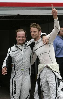 Jenson Button (England, re.) jubelt mit Teamkollege Rubens Barrichello (Brasilien beide Brawn GP) über die Pole Position beim GP von Monaco 2009 Motorsport Grand Prix Herren Großer Preis von Monaco 2009, Formel 1 Weltmeisterschaft, F1, F, GP, WM Gruppe Monte Carlo Freude,