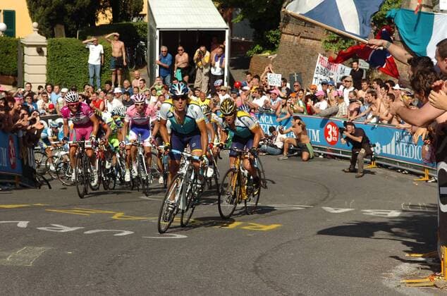 Yaroslav Popovych (Ukraine, vorn) vor Lance Armstrong (USA beide Astana, re.), Danilo Di Luca (Italien LPR, li.) und dem Träger des Rosa Trikots Denis Menchov (Russland Rabobank) -  Radsport Herren Giro d Italia 2009, dItalia, Straßenradsport, Straße, Rad Totale 14. Etappe: Campi Bisenzio - Bologna