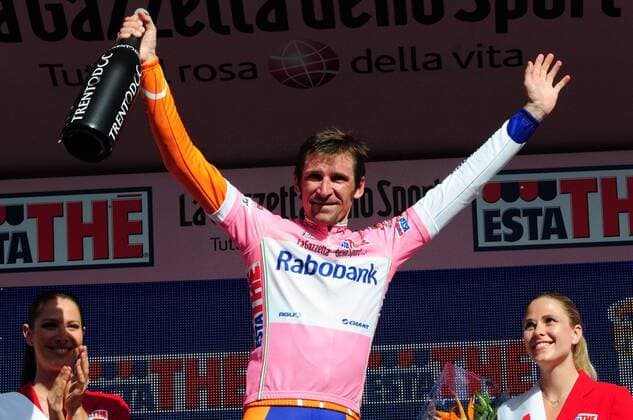 Denis Menchov (Russland Rabobank) im rosa Trikot bei der Siegerehrung der 14. Etappe des Giro d Italia 2009 - (NIAN09052308) Radsport Herren Giro d Italia 2009, dItalia, Straßenradsport, Straße, Rad Einzelbild 14. Etappe: Campi Bisenzio - Bologne, San Luca Freude,
