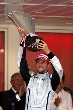Jenson Button (England Brawn GP) feiert den Sieg beim Großen Preis von Monaco 2009 Motorsport Grand Prix Herren Großer Preis von Monaco 2009, Formel 1 Weltmeisterschaft, F1, F, GP, WM Einzelbild Monte Carlo Begeisterung, Freude,