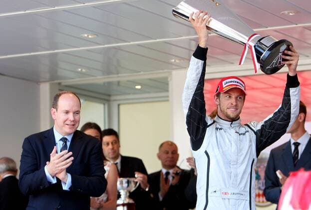 Jenson Button (England Brawn GP) gewinnt den Großen Preis von Monaco 2009, daneben Fürst Albert von Monaco -  Motorsport Grand Prix Herren Großer Preis von Monaco 2009, Formel 1 Weltmeisterschaft, F1, F, GP, WM Gruppe Monte Carlo Begeisterung, Freude,