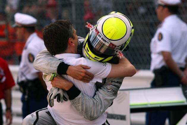 Jenson Button (re.) und Geschäftsführer Nick Fry (beide England Brawn GP) feiern den Sieg beim Großen Preis von Monaco 2009 Motorsport Grand Prix Herren Großer Preis von Monaco 2009, Formel 1 Weltmeisterschaft, F1, F, GP, WM Gruppe Monte Carlo Begeisterung, Freude,
