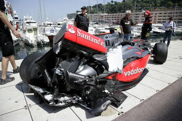 Rennwagen von Heikki Kovalainen (Finnland McLaren Mercedes) ist völlig demoliert Motorsport Grand Prix Herren Großer Preis von Monaco 2009, Formel 1 Weltmeisterschaft, F1, F, GP, WM Einzelbild Monte Carlo