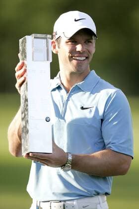 Paul Casey (England) - Sieger der BMW PGA Championship 2009 - EDITORIAL USE ONLY. No use with unauthorised audio, video, data, fixture lists, club league logos or live services. Online in-match use limited to 120 images, no video emulation. No use in betting, games or single club league player publications. Golf Herren BMW PGA Championship 2009, European Tour Einzelbild Virginia Water Wentworth Freude,