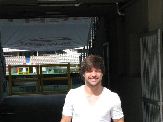 Diego anlässlich der Vertragsverhandlungen mit Juventus Turin vor dem Stadio Delle Alpi Fußball Herren Serie A 2009 2010, Juve Einzelbild Turin Freude,