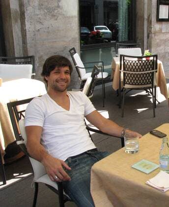 Diego anlässlich der Vertragsverhandlungen mit Juventus Turin in einem Turiner Straßencafe Fußball Herren Serie A 2009 2010, Juve Einzelbild Turin Freude,