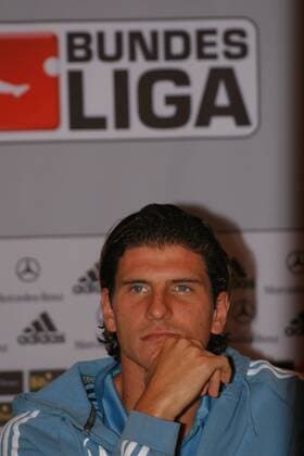 Mario Gomez (Deutschland) - Pressekonferenz -  (CFP399293217) Fußball Herren Nationalmannschaft 2009, Pressekonferenz, Pressetermin o0 Asienreise Einzelbild Shanghai