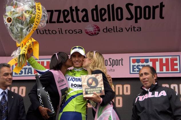 Franco Pellizotti (Liquigas, Mitte) gewinnt die 17. Etappe des Giro d Italia 2009, re. Stefano Allocchio (beide Italien) -  Radsport Herren Giro d Italia 2009, dItalia, Straßenradsport, Straße, Rad, Gruppe 17. Etappe: Chieti - Blockhaus Freude,