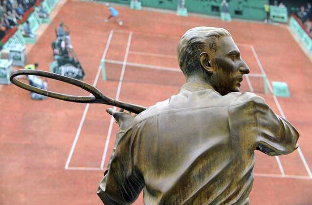 Statue von Tennislegende Jacques Brugnon (Frankreich) Tennis Damen French Open 2009, Grand Slam, WTA Tour Einzelbild Roland Garros Paris