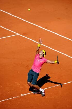 Rafael Nadal (Spanien) - Aufschlag -  Tennis Herren French Open 2009, Grand Slam, ATP Tour Einzelbild Roland Garros Paris