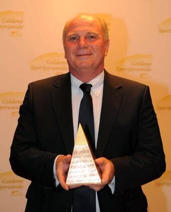 Manager Uli Hoeneß (FC Bayern München Deutschland) ist Preisträger der Goldenen Sportpyramide Fußball Herren Goldene Sportpyramide 2009, Gala, Sportgala, Benefiz, Benefizgala, Stiftung deutsche Sporthilfe Einzelbild Berlin