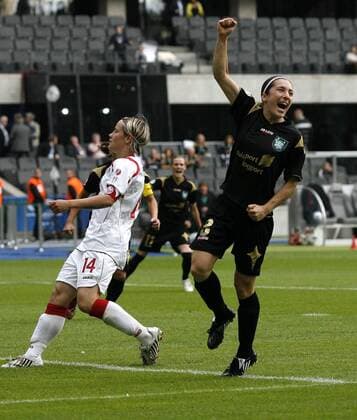 Annemieke Kiesel (Duisburg) - Torjubel, li. Jennifer Zietz (Potsdam) Fußball Damen DFB Pokal 2008 2009, Pokalspiel, Finale, Pokalfinale, Frauen, Frauenfußball Gruppe Berlin Freude, Begeisterung,