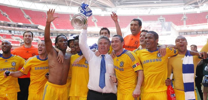 Chelsea gewinnt den englischen FA Cup 2009, v.li.: Nicolas Anelka, Torwart Petr Cech, John Terry, Didier Drogba, Franco Di Santo, John Obi Mikel, Trainer Guus Hiddink, Michael Ballack (hi.), Frank Lampard, Hilario, ... - EDITORIAL USE ONLY. No use with unauthorised audio, video, data, fixture lists, club league logos or live services. Online in-match use limited to 120 images, no video emulation. No use in betting, games or single club league player publications. Fußball Herren FA Cup Finale 2008 2009, Englischer Pokal, Pokalspiel, Pokalfinale, FC Chelsea London Totale London Freude,