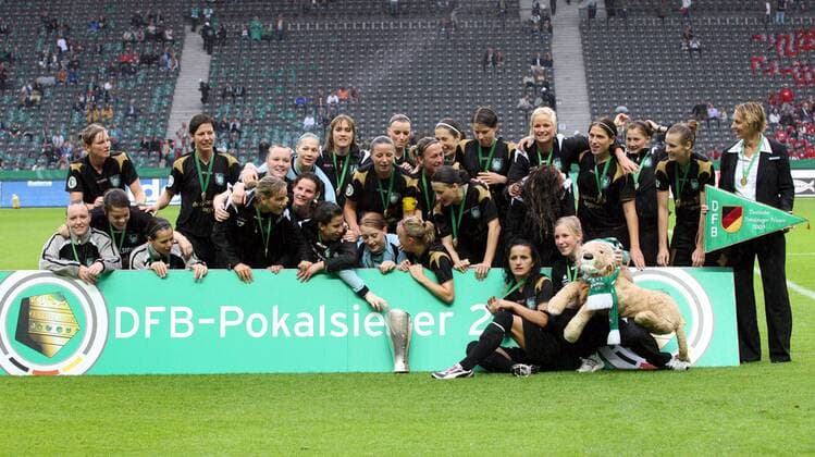 Duisburg ist DFB Pokalsieger 2009 Fußball Damen DFB Pokal 2008 2009, Pokalspiel, Finale, Pokalfinale, Frauen, Frauenfußball, FCR Duisburg 2001 Totale Berlin Freude,
