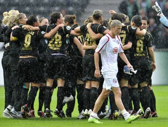 Duisburg ist DFB Pokalsieger 2008 2009, davor Bianca Schmidt (Potsdam) enttäuscht Fußball Damen DFB Pokal Finale 2008 2009, Pokalfinale, Pokal, Pokalspiel, Frauen, Frauenfußball Totale Berlin Freude,