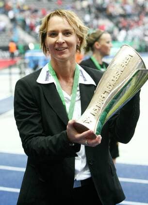 Trainerin Martina Voss (Duisburg) - DFB Pokalsiegerin 2009 Fußball Damen DFB Pokal 2008 2009, Pokalspiel, Finale, Pokalfinale, Frauen, Frauenfußball, FCR 2001 Duisburg Einzelbild Berlin Freude,