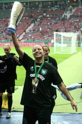 Inka Grings (Duisburg) - DFB Pokalsiegerin 2009 Fußball Damen DFB Pokal 2008 2009, Pokalspiel, Finale, Pokalfinale, Frauen, Frauenfußball, FCR 2001 Duisburg Einzelbild Berlin Freude, Begeisterung,