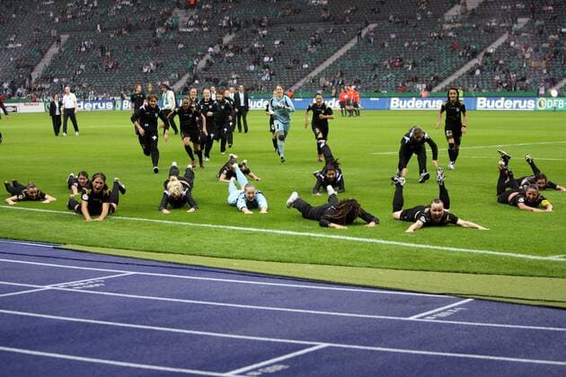 Duisburg ist DFB Pokalsieger 2008 2009 Fußball Damen DFB Pokal Finale 2008 2009, Pokalfinale, Pokal, Pokalspiel, Frauen, Frauenfußball Totale Berlin Freude,