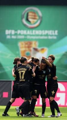 Torjubel Duisburg Fußball Damen DFB Pokal Finale 2008 2009, Pokalfinale, Pokal, Pokalspiel, Frauen, Frauenfußball Gruppe Berlin Freude,