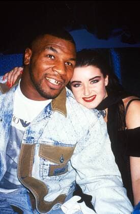 Mike Tyson (USA) und Sängerin Dannii Minogue (Australien) -  (UAR) Boxen Herren Boxsport 1992, Profiboxen Gruppe Aufnahmedatum geschätzt London Harmonie,