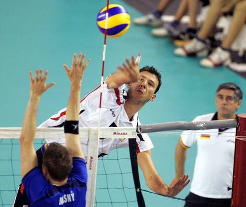Björn Andrae (Deutschland, Mitte) gegen Michal Masny (Slowakei) -  Volleyball Länderspiel Herren WM Qualifikation 2009, Nationalteam, Nationaltrikot, Slowakei - Deutschland Gruppe Poprad