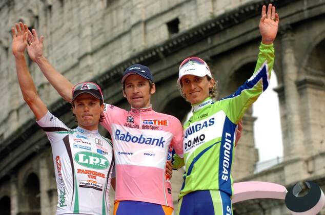 Siegerehrung des Giro d Italia 2009, v.li.: Danilo di Luca (Italien LPR), Gesamtsieger Denis Menchov (Russland Rabobank) und Franco Pellizotti (Italien Liquigas) -  Radsport Herren Giro d Italia 2009, dItalia, Straßenradsport, Straße, Rad Gruppe 21. Etappe: Rom