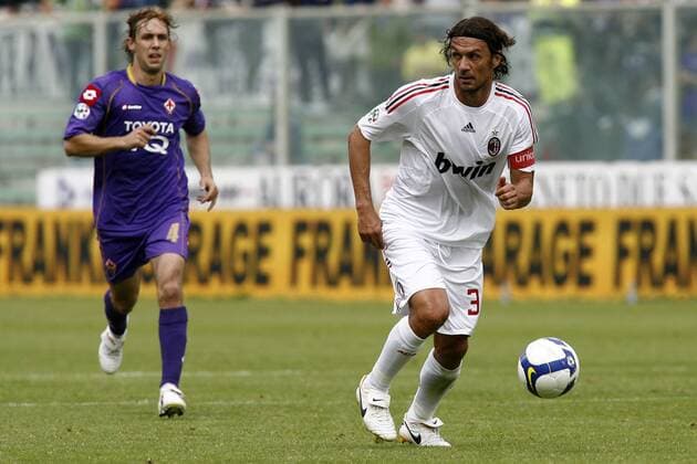 Paolo Maldini (AC Mailand) in seinem letzten Spiel als Aktiver am Ball -  Fußball Herren Serie A 2008 2009, 1. Liga, ACF Fiorentina - AC Mailand 0:2, Milan, AC Florenz, Einzelbild Florenz Dynamik,