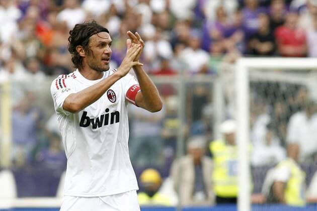 Paolo Maldini (AC Mailand) bedankt sich nach seinem letzten Spiel bei den Zuschauern -  Fußball Herren Serie A 2008 2009, 1. Liga, AC Mailand, Milan Einzelbild Florenz