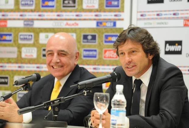 Vizepräsident Adriano Galliani (li.) präsentiert Leonardo als neuen Trainer beim AC Mailand für die Saison 2009 2010 - Fußball Herren Vorschau Serie A 2009 2010, 1. Italienische Liga, Milan, Trainerwechsel, neu, neuer Gruppe Mailand Freude,