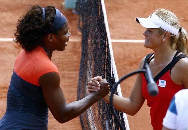 Serena Williams (USA, li.) und Aleksandra Wozniak (Kanada) -  Tennis Damen French Open 2009, Grand Slam, WTA Tour Gruppe Roland Garros Paris Harmonie,