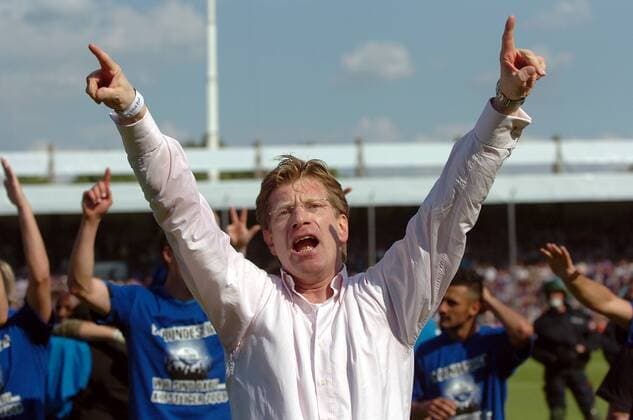 Präsident Peter Evers (Paderborn) jubelt über den Aufstieg 2009 Fußball Herren Saison 2008 2009, Relegation, Relegationsspiel, SC Paderborn 07 Einzelbild o0 Feier Osnabrück Freude,
