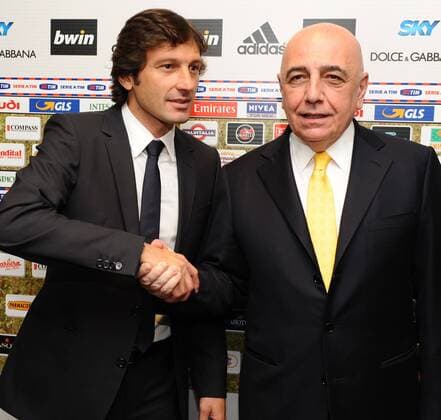 Vizepräsident Adriano Galliani (re.) präsentiert Leonardo als neuen Trainer des AC Mailand zur Saison 2009 2010 -  Fußball Herren Vorschau Serie A 2009 2010, 1. Italienische Liga, Milan, Präsentation, Pressetermin, Pressekonferenz Gruppe Mailand