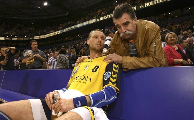 Christian Schwarzer (Rhein Neckar Löwen) und Bundestrainer Heiner Brand (Deutschland) Handball Herren DHB Pokal 2008 2009, Pokalspiel, Halbfinale, Endrunde, Finalrunde, FinalFour, Final Four, 4, Gruppe Hamburg Enttäuschung,