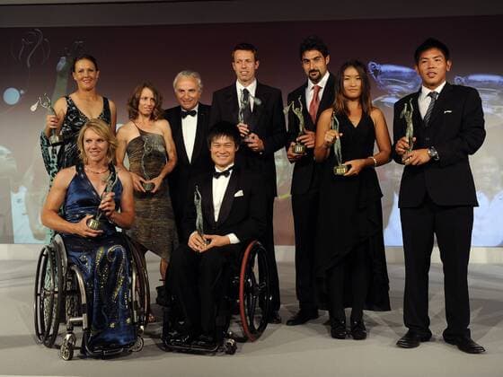 Ehrung der ITF World Champions 2009 hi.v.li.: Liezel Huber (USA), Cara Black (Simbabwe), ITF Präsident Francesco Ricci Bitti (Italien), Daniel Nestor (Kanada), Nenad Zimonjic (Serbien), Noppawan Lertcheewakarn (Thailand), Tsung Hua Yang (Taiwan); vorn: .. Tennis Damen ITF World Champions Dinner 2009, Preisverleihung, Ehrung, Spielerehrung, Gruppe Paris