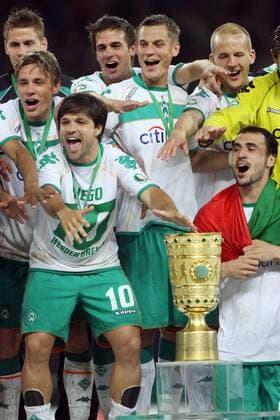 Bremen ist DFB Pokalsieger 2009, v.li.: Clemens Fritz, Diego, Martin Harnik, Markus Rosenberg, Petri Pasanen und Hugo Almeida Fußball Herren DFB Pokal 2008 2009, Pokalspiel, Finale, Pokalfinale, SV Werder Bremen Gruppe Berlin Begeisterung, Freude,