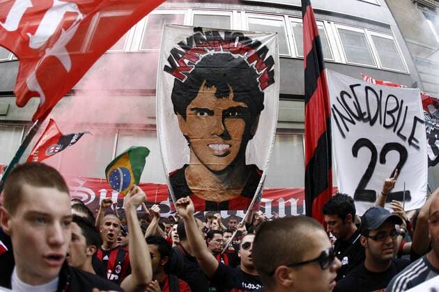 AC Mailand Fans fordern den Verbleib von Kaka auf einer Demonstration vor der Geschäftsstelle -  Fußball Herren Serie A 2008 2009, 1. Italienische Liga, AC Mailand, Milan, Protest, Fanprotest, Kritik, Fankritik, Totale o0 Idol Verehrung, Fanverehrung Mailand