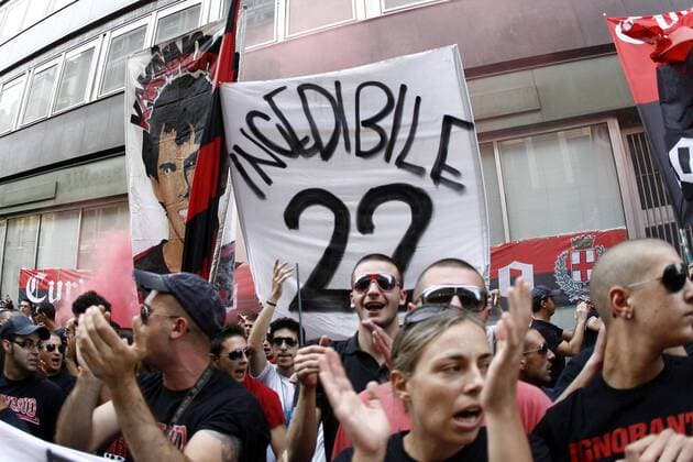 AC Mailand Fans fordern den Verbleib von Kaka auf einer Demonstration vor der Geschäftsstelle -  Fußball Herren Serie A 2008 2009, 1. Italienische Liga, AC Mailand, Milan, Protest, Fanprotest, Kritik, Fankritik, Totale Mailand