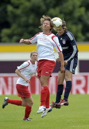 Anika Höß (Crailsheim, li.) gegen Nina Aigner (Bayern) Fußball 1. BL Damen Saison 2008 2009, Frauen, Frauenfußball, TSV Crailsheim - FC Bayern München 0:3 Gruppe Crailsheim Dynamik,