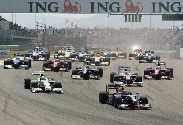 Start zum GP der Türkei 2009, mit Sebastian Vettel (Deutschland Red Bull, re.) und Jenson Button (England Brawn GP) -  Motorsport Grand Prix Herren Großer Preis der Türkei 2009, Formel 1 Weltmeisterschaft, F1, F, GP, WM, RedBull Totale Istanbul