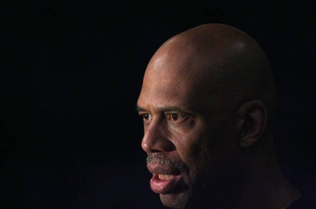 Kareem Abdul Jabbar (USA) am Rande des NBA Finales 2009 - (ZUMAo62) Basketball Herren NBA 2008 2009, Finale, Playoffs, Playoff, Play Offs, Off, Los Angeles Lakers - Orlando Magic 100:75 Porträt Los Angeles, LA, L.A.