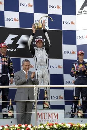 Jenson Button (England Brawn GP, Mitte) gewinnt den GP der Türkei 2009 vor Mark Webber (Australien, li.) und Sebastian Vettel (Deutschland beide Red Bull) Motorsport Grand Prix Herren Großer Preis der Türkei 2009, Formel 1 Weltmeisterschaft, F1, F, GP, WM Gruppe Istanbul Freude,