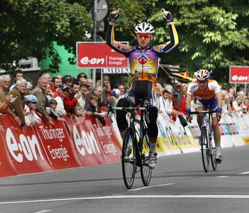 Leigh Howard (Australien Team AIS) gewinnt die 1. Etappe der Thüringen Rundfahrt 2009 vor Steven Kruijswijk (Niederlande Rabobank) Radsport Herren Thüringen Rundfahrt 2009, Thüringenrundfahrt, Rund um die Hainleite, Straßenradsport, Straße, Rad Gruppe 1. Etappe: Rund um die Hainleite Freude,