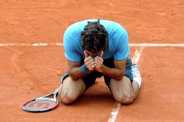 Roger Federer (Schweiz) gewinnt die French Open 2009 -  Tennis Herren French Open 2009, Grand Slam, ATP Tour, Finale Einzelbild Roland Garros Paris Glück, Begeisterung, Freude,
