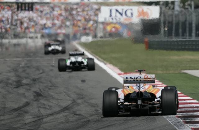 Fernando Alonso (Spanien Renault) in seinem Boliden Motorsport Grand Prix Herren Großer Preis der Türkei 2009, Formel 1 Weltmeisterschaft, F1, F, GP, WM Einzelbild Istanbul